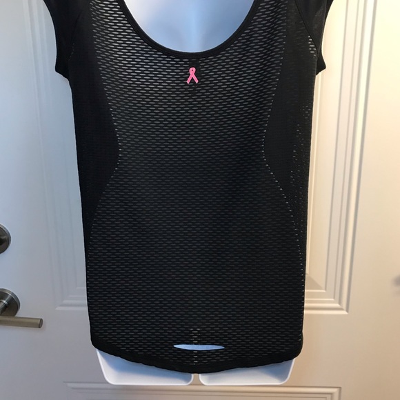 🔴 4/$15 UA “Check Yourself” graphic breast cancer awareness tee size M in EUC - Picture 7 of 9